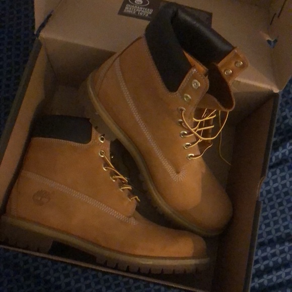Size 10 Timberland - Picture 2 of 3